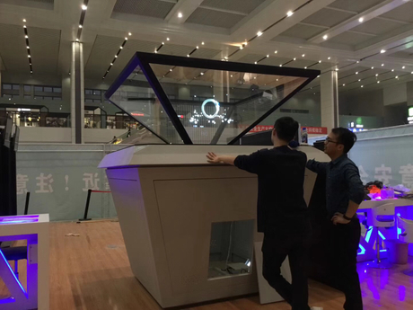 360 -Grad -Weitbeobachtungswinkel vier Seiten Pyramidenhologramm Showcase Spiegelfolie/Spiegelglas