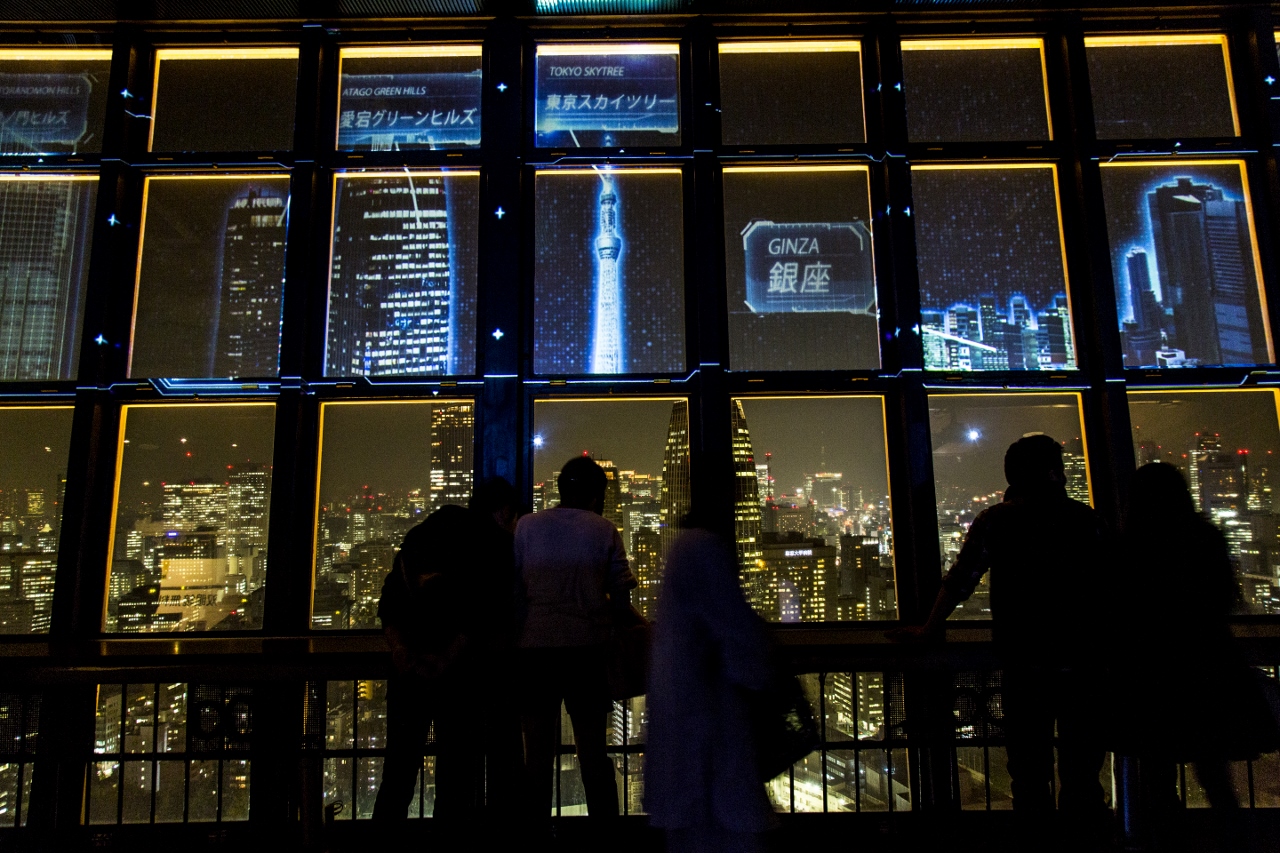 GlassMovie ™ Transparente Frontprojektion Film in Tokyo Tower