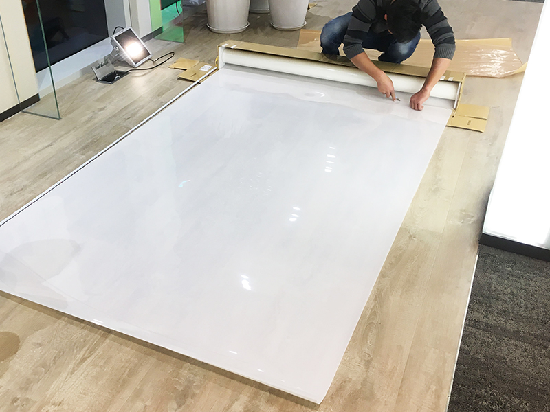 Glas-Wandprojektion-in-Covestro-Shanghai-Office2